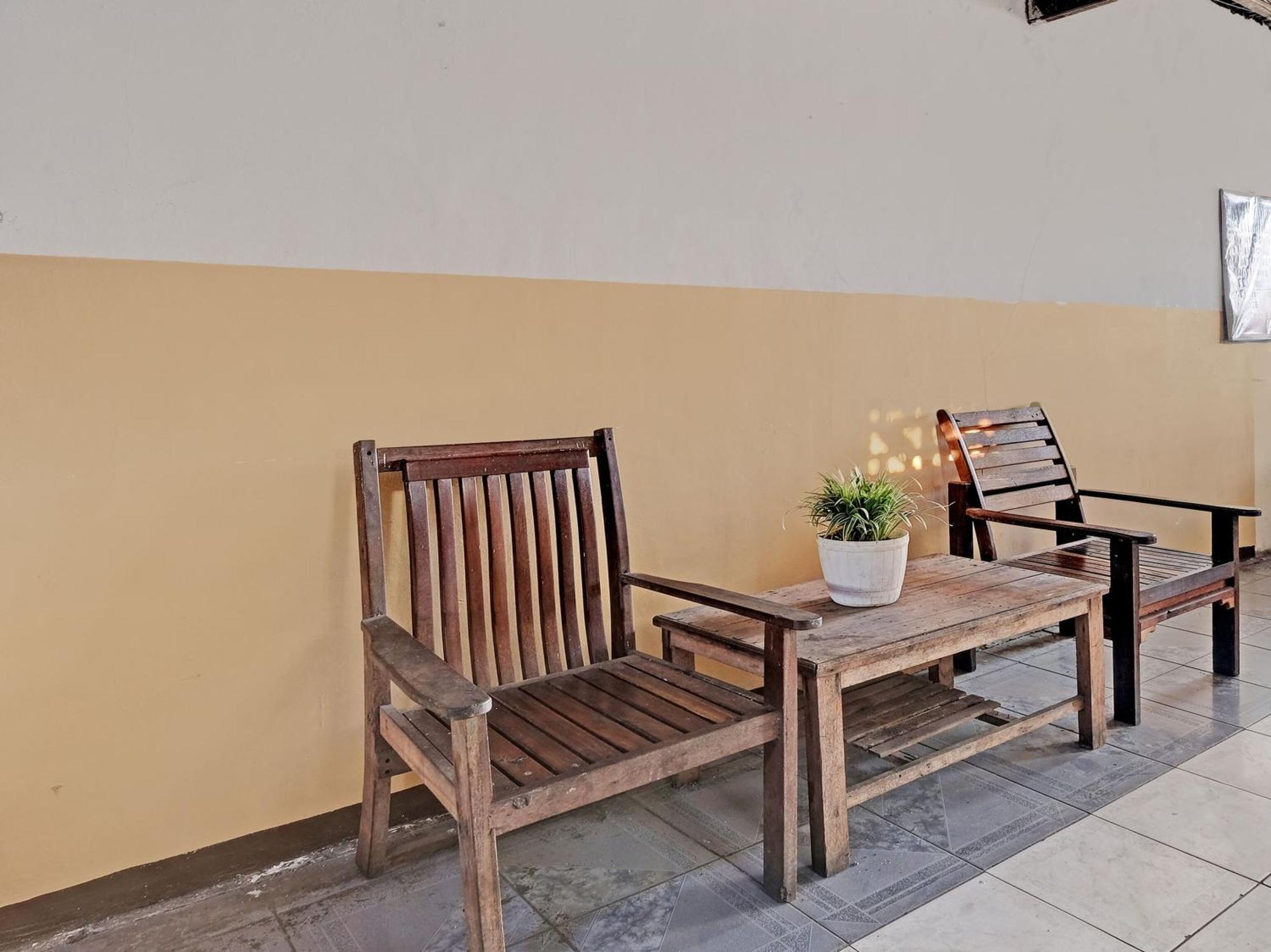 Spot On 92983 Hotel Ayu Semarang Exteriör bild